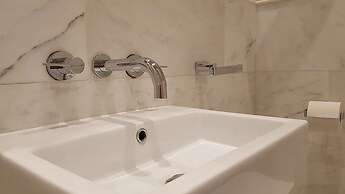 Grand Edinburgh Castlehill Apartment