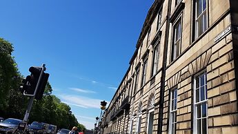 Classy Historic Edinburgh Apartment