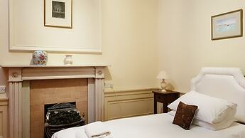 Classy Historic Edinburgh Apartment