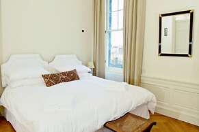 Classy Historic Edinburgh Apartment