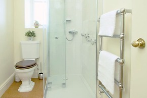 Classy Historic Edinburgh Apartment