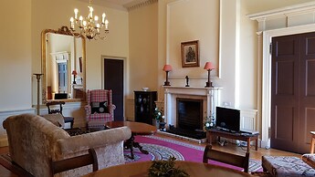 Classy Historic Edinburgh Apartment