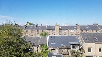 Classy Historic Edinburgh Apartment