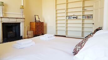 Classy Historic Edinburgh Apartment