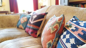 Classy Historic Edinburgh Apartment