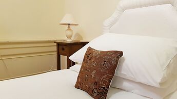 Classy Historic Edinburgh Apartment