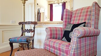 Classy Historic Edinburgh Apartment