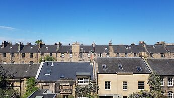 Classy Historic Edinburgh Apartment