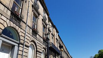 Classy Historic Edinburgh Apartment