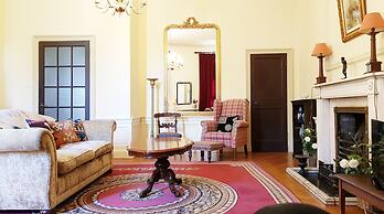 Classy Historic Edinburgh Apartment