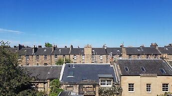 Classy Historic Edinburgh Apartment
