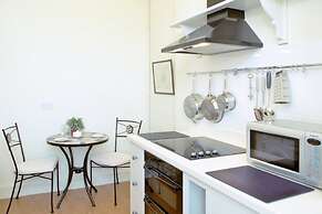 Classy Historic Edinburgh Apartment