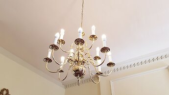 Classy Historic Edinburgh Apartment