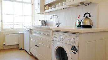 Classy Historic Edinburgh Apartment