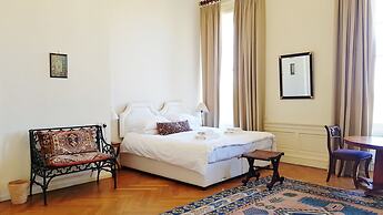 Classy Historic Edinburgh Apartment