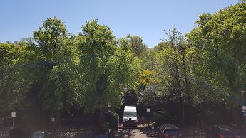 Classy Historic Edinburgh Apartment