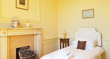 Classy Historic Edinburgh Apartment