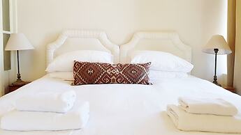 Classy Historic Edinburgh Apartment