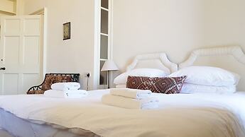 Classy Historic Edinburgh Apartment