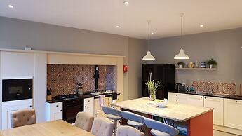 Authentic Central 3-Bedroom Apartment