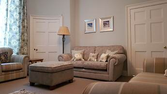 Authentic Central 3-Bedroom Apartment