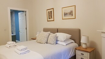 Authentic Central 3-Bedroom Apartment