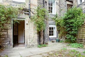 Authentic Central 3-Bedroom Apartment