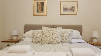 Authentic Central 3-Bedroom Apartment