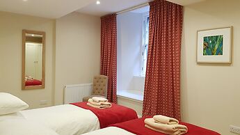 Authentic Central 3-Bedroom Apartment