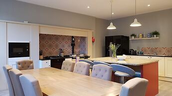 Authentic Central 3-Bedroom Apartment