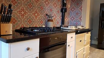 Authentic Central 3-Bedroom Apartment