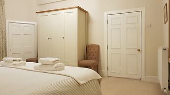 Authentic Central 3-Bedroom Apartment