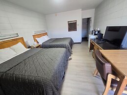 Camelot Court Motel