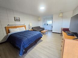 Camelot Court Motel