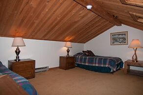 Northwoods A4 - Huckleberry Hideaway