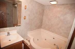 Slopeside Condo D102