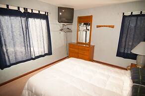 Slopeside Condo D102