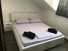 Comfortable 2 Bedroom Apartment