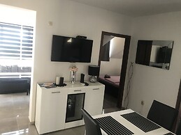 Comfortable 2 Bedroom Apartment