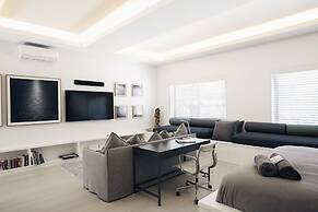 Executive Beachside Loft
