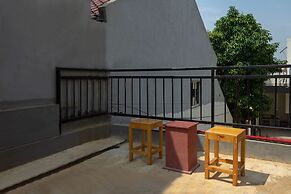 OYO 737 Kamar Keluarga Mahkota 8