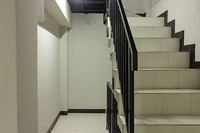 OYO 737 Kamar Keluarga Mahkota 8