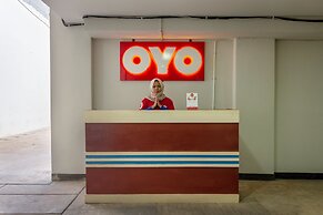 OYO 737 Kamar Keluarga Mahkota 8