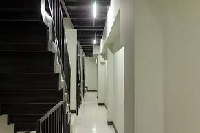 OYO 737 Kamar Keluarga Mahkota 8