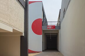 OYO 737 Kamar Keluarga Mahkota 8