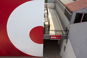 OYO 737 Kamar Keluarga Mahkota 8