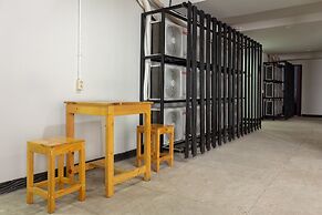 OYO 737 Kamar Keluarga Mahkota 8