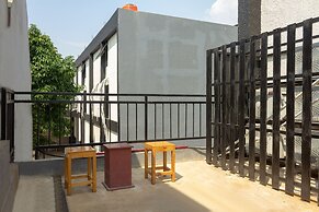 OYO 737 Kamar Keluarga Mahkota 8