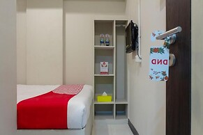 OYO 737 Kamar Keluarga Mahkota 8