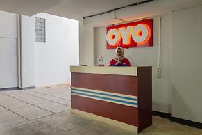 OYO 737 Kamar Keluarga Mahkota 8